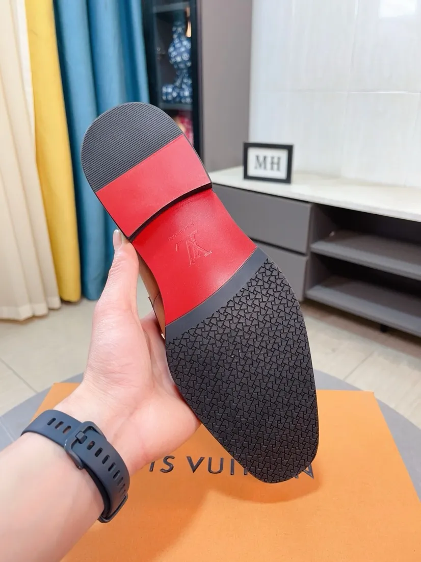Men's men's shoes 💰500🌸🌸 [Louis Vuitton (LV)] High-end business formal leather shoes 🍀 luxurious and elegant style, both practicality and style, professional focus on details and quality, counter original 1⃣️: 1⃣️ ultra-accurate reproduction 👍🏻! Material: The upper is made of imported original calfskin➕imported Italian cowhide leather. Original anti-slip and wear-resistant outsole! Code number: 38--44 (45 customized)